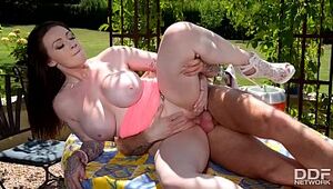 Huge-chested Honey Harmony Reigns boinked Gonzo Outdoors
